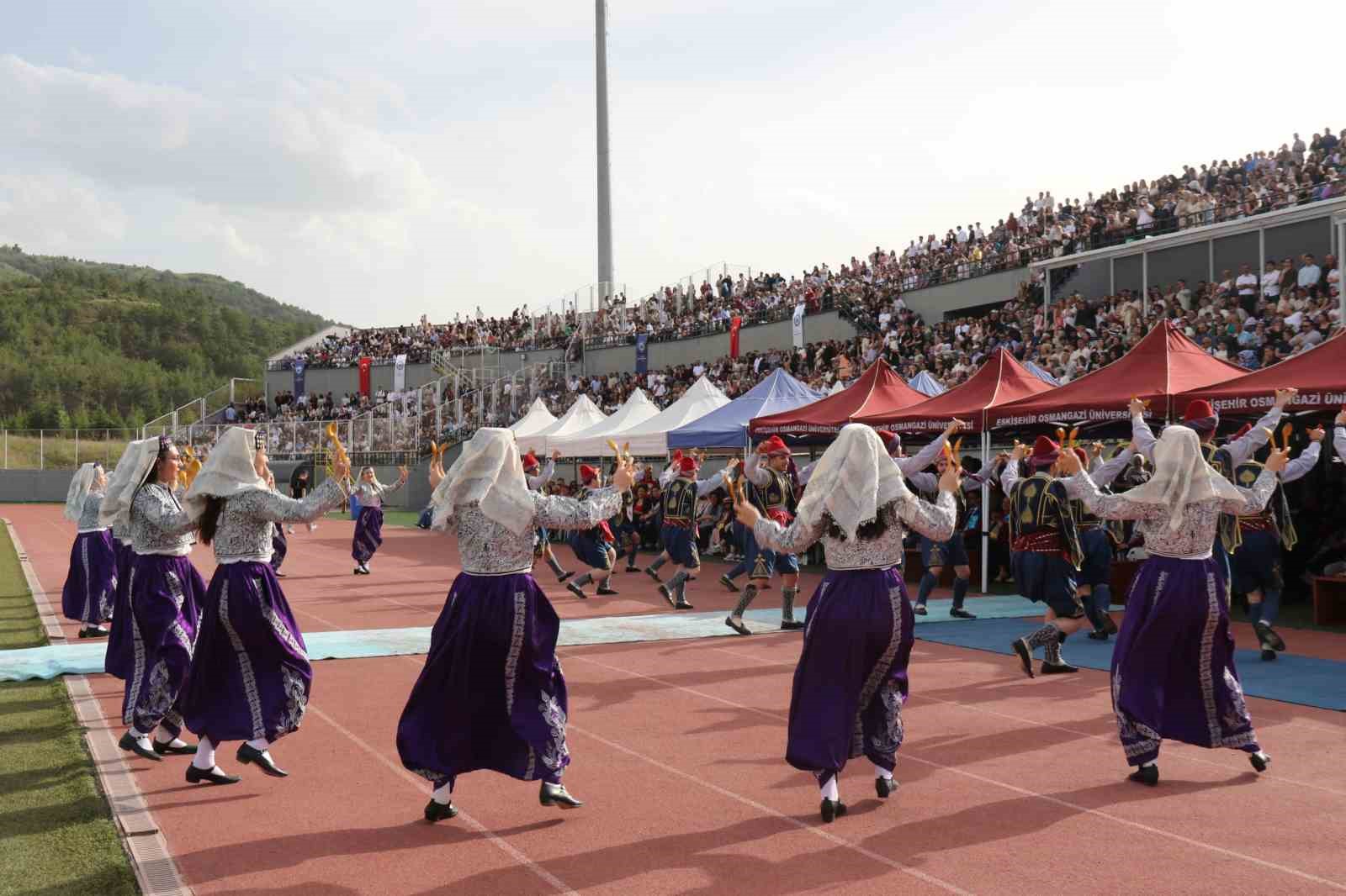 kep-takan-sevimli-at-4-bin-500-ogrenci-ile-birlikte-mezun-oldu