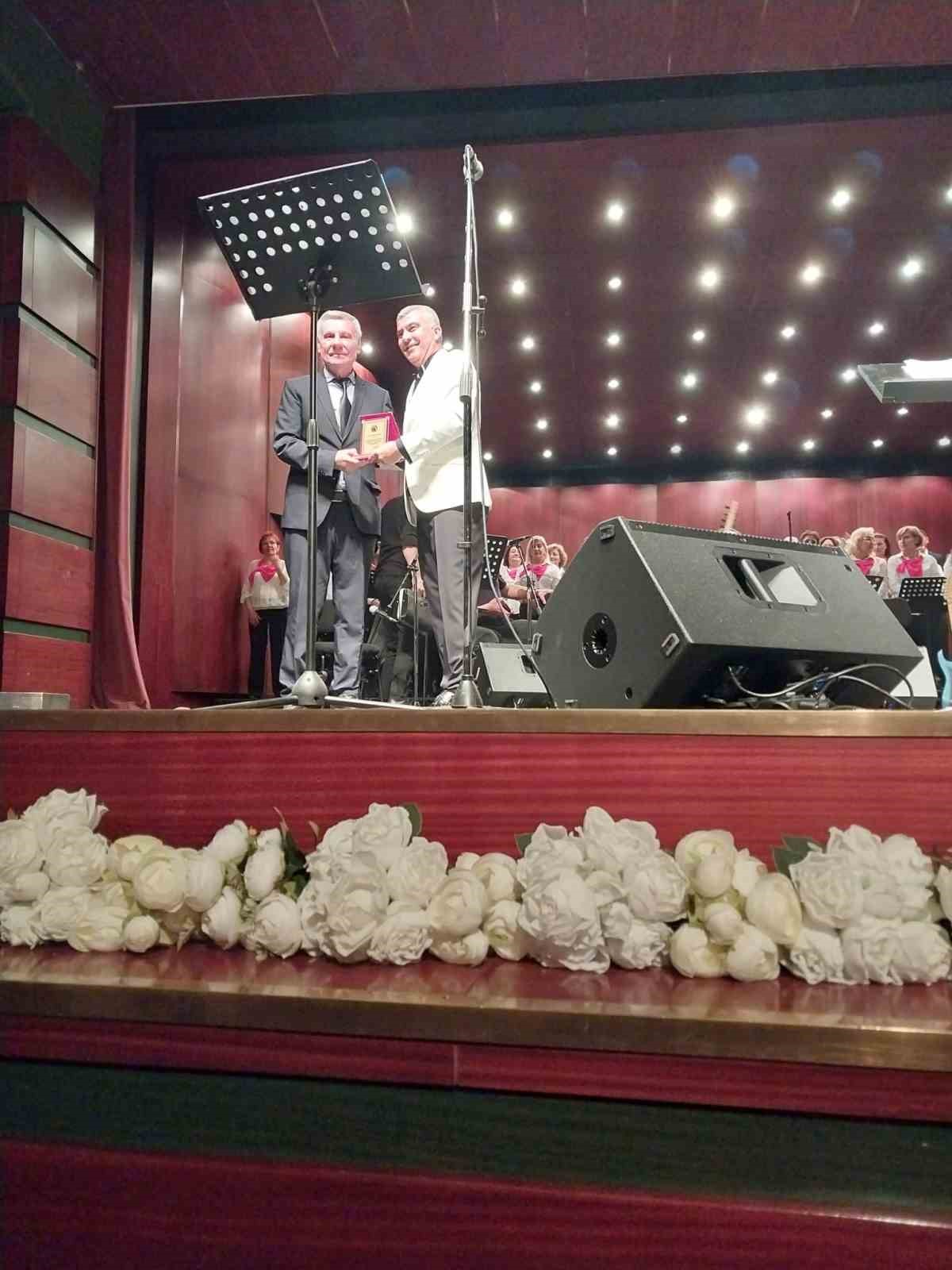 neset-ertas-turkuleri-konser-programi