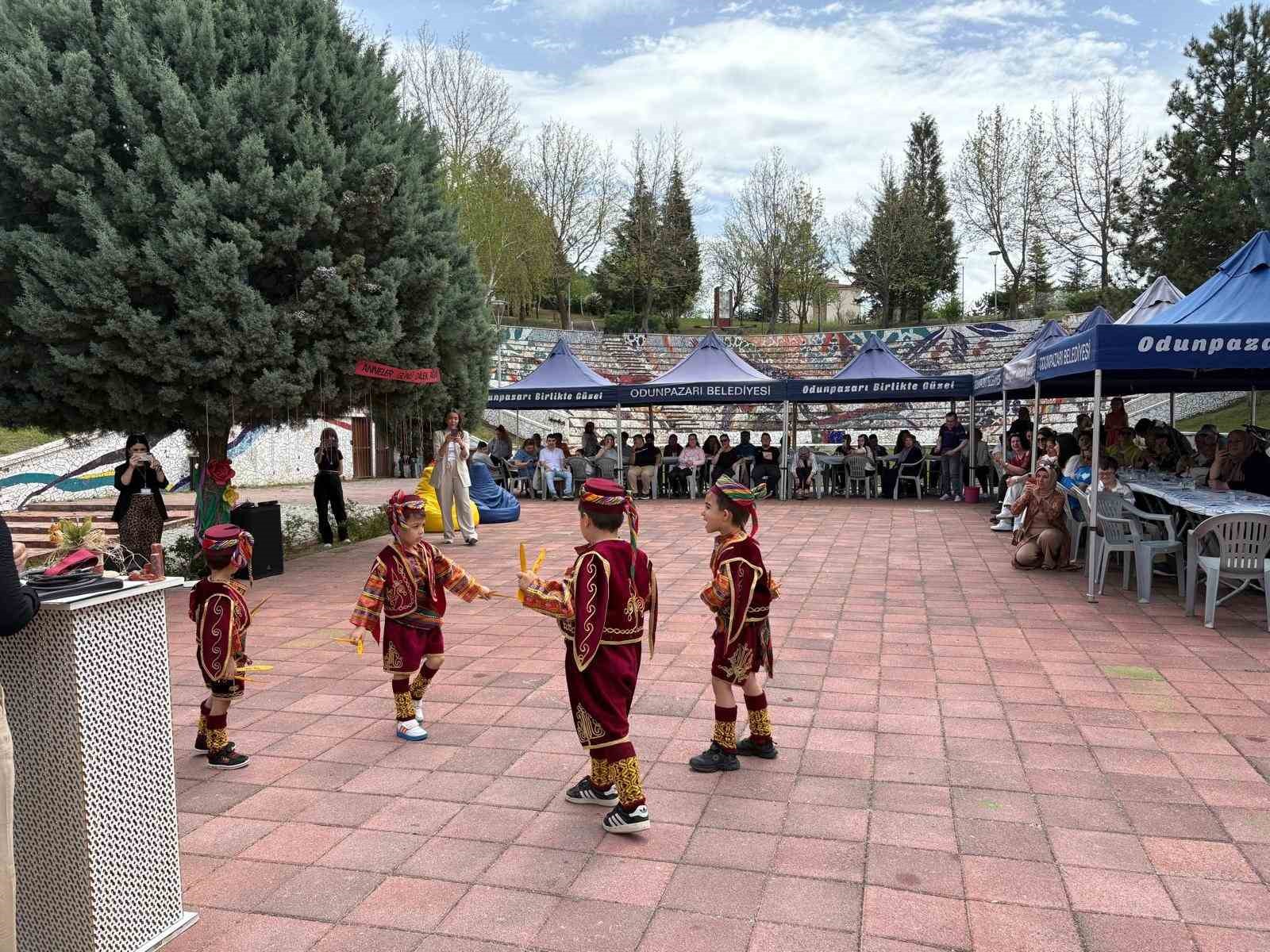odunpazari-belediyesinden-annelere-ozel-kutlama