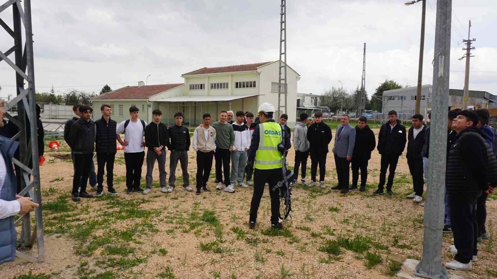 oedas-calisanlara-ve-ogrencilere-verdigi-isg-egitimleriyle-afet-hazirliklarini-guclendiriyor