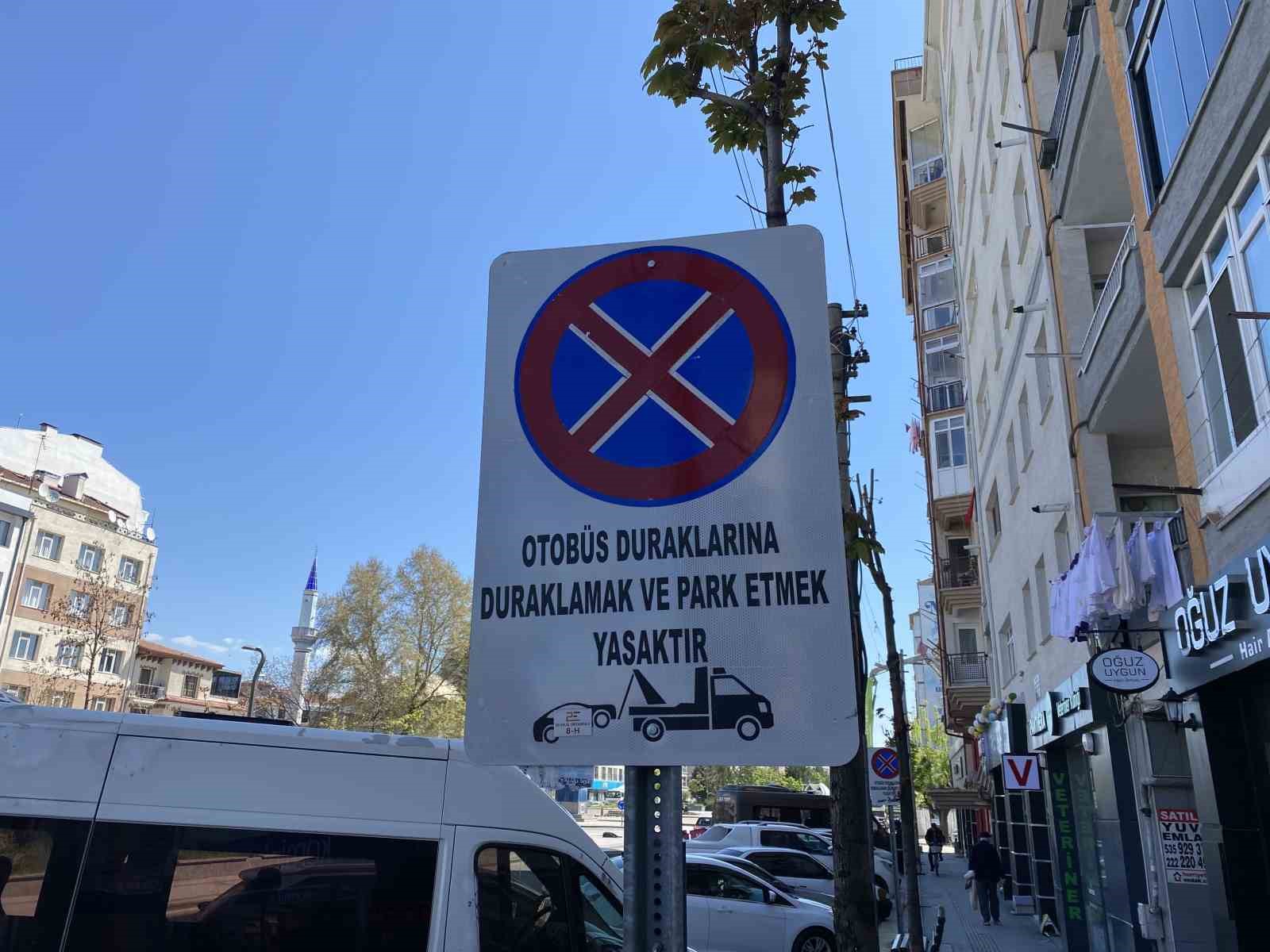 otobus-duraklarini-otoparka-cevirdiler