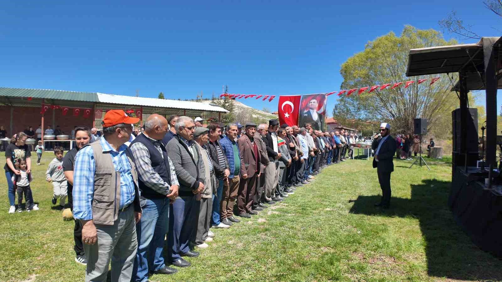 ozel-gemicte-hidirellez-senligi-ile-yagmur-ve-sukur-duasi-yapildi