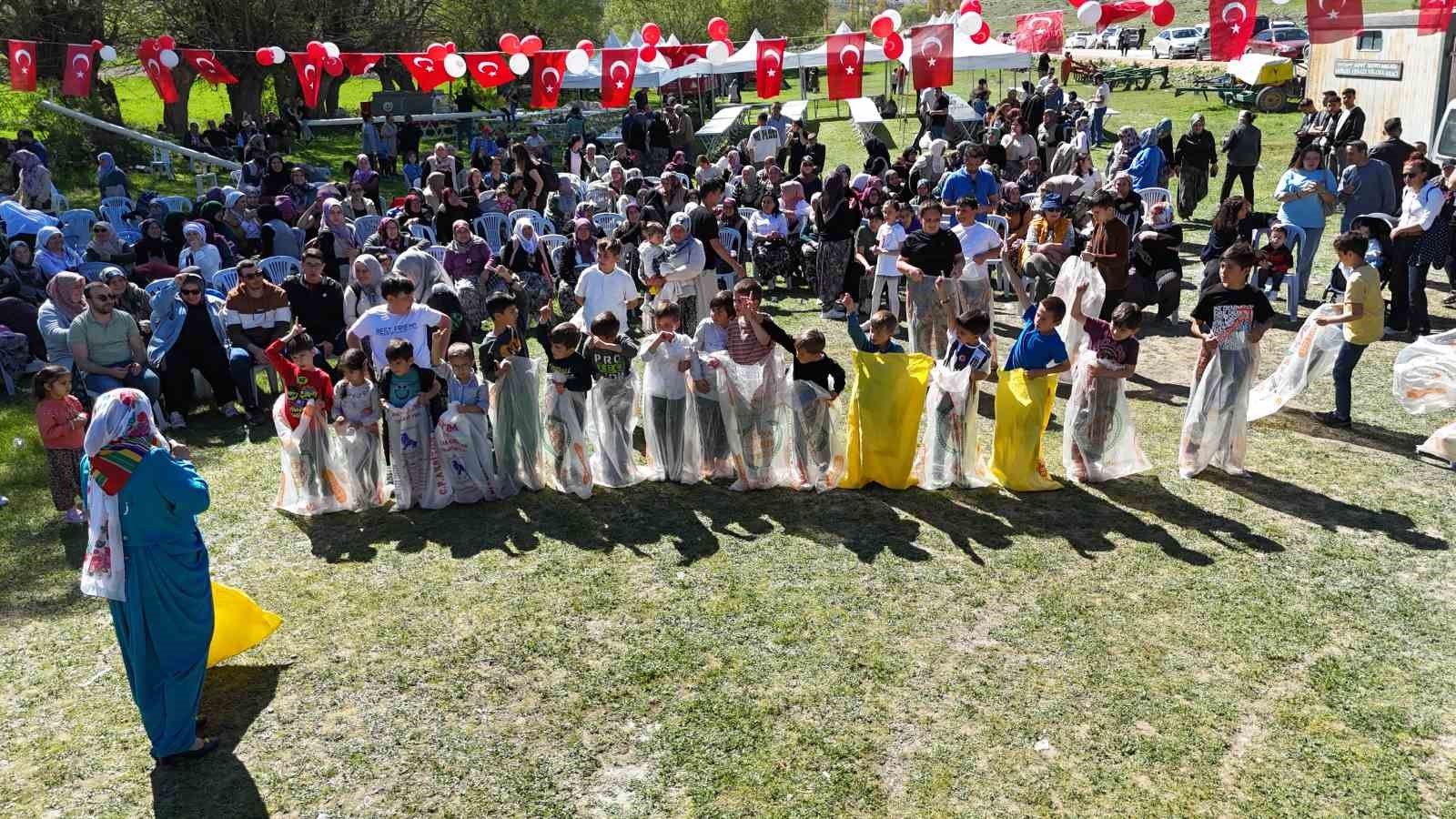 ozel-gemicte-hidirellez-senligi-ile-yagmur-ve-sukur-duasi-yapildi