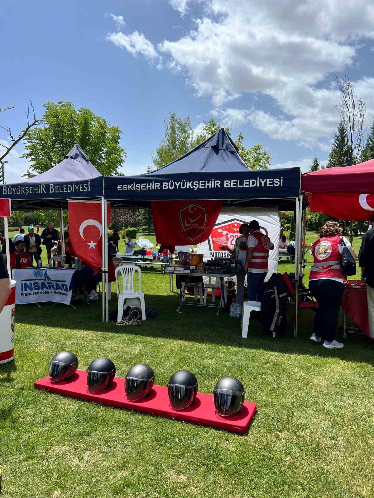 ozel-kanserden-iyilesen-cocuklar-motosikletle-gezdirildi-hayir-panayiri-ve-tiyatro-etkinliklerine-katildi