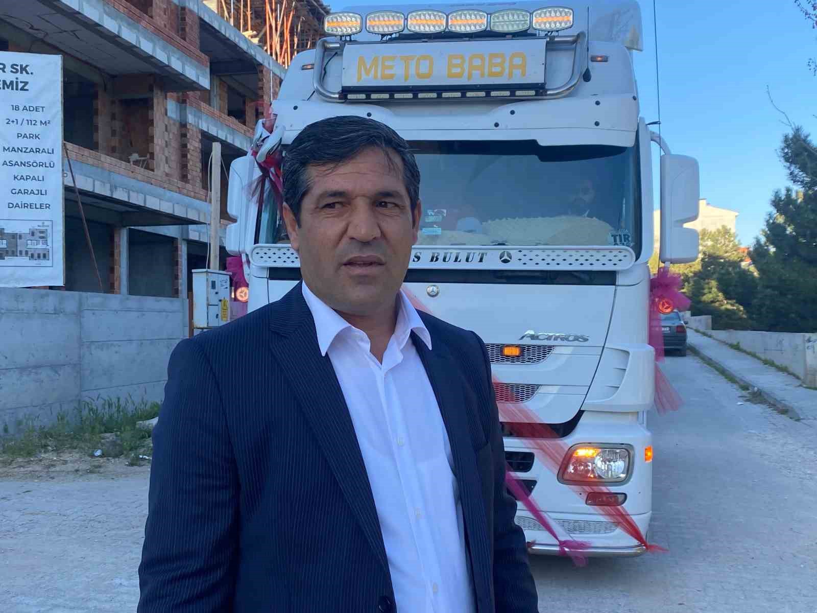 ozel-kaybettigi-agabeyinin-ogluna-15-tir-ile-dugun-konvoyu-yapti