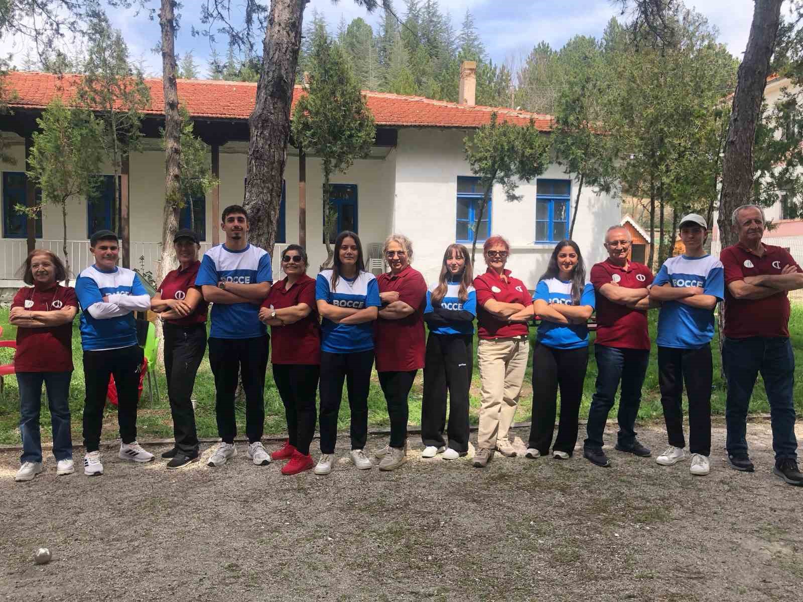 ozel-tazelenme-universitesinin-yasli-ogrencileri-bocce-ile-tanisti