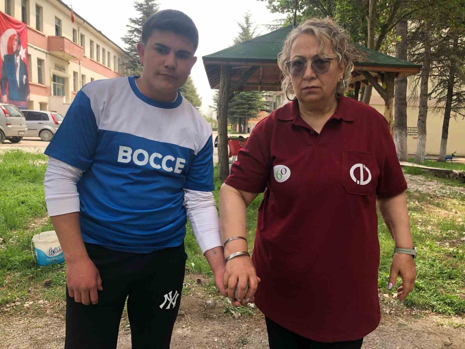 ozel-tazelenme-universitesinin-yasli-ogrencileri-bocce-ile-tanisti