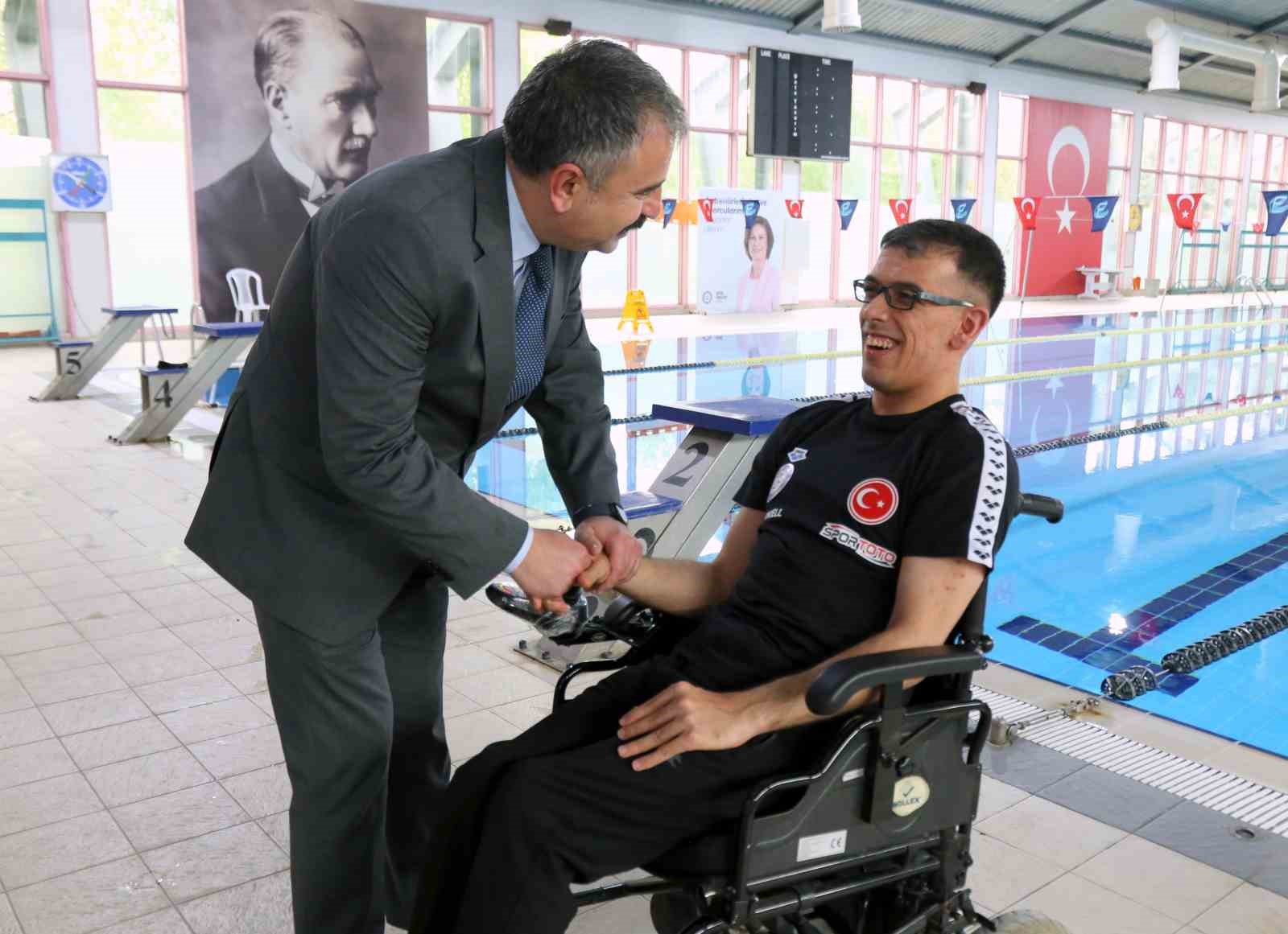 paralimpik-milli-sporcu-mehmet-bakir-egilmeze-anlamli-ziyaret