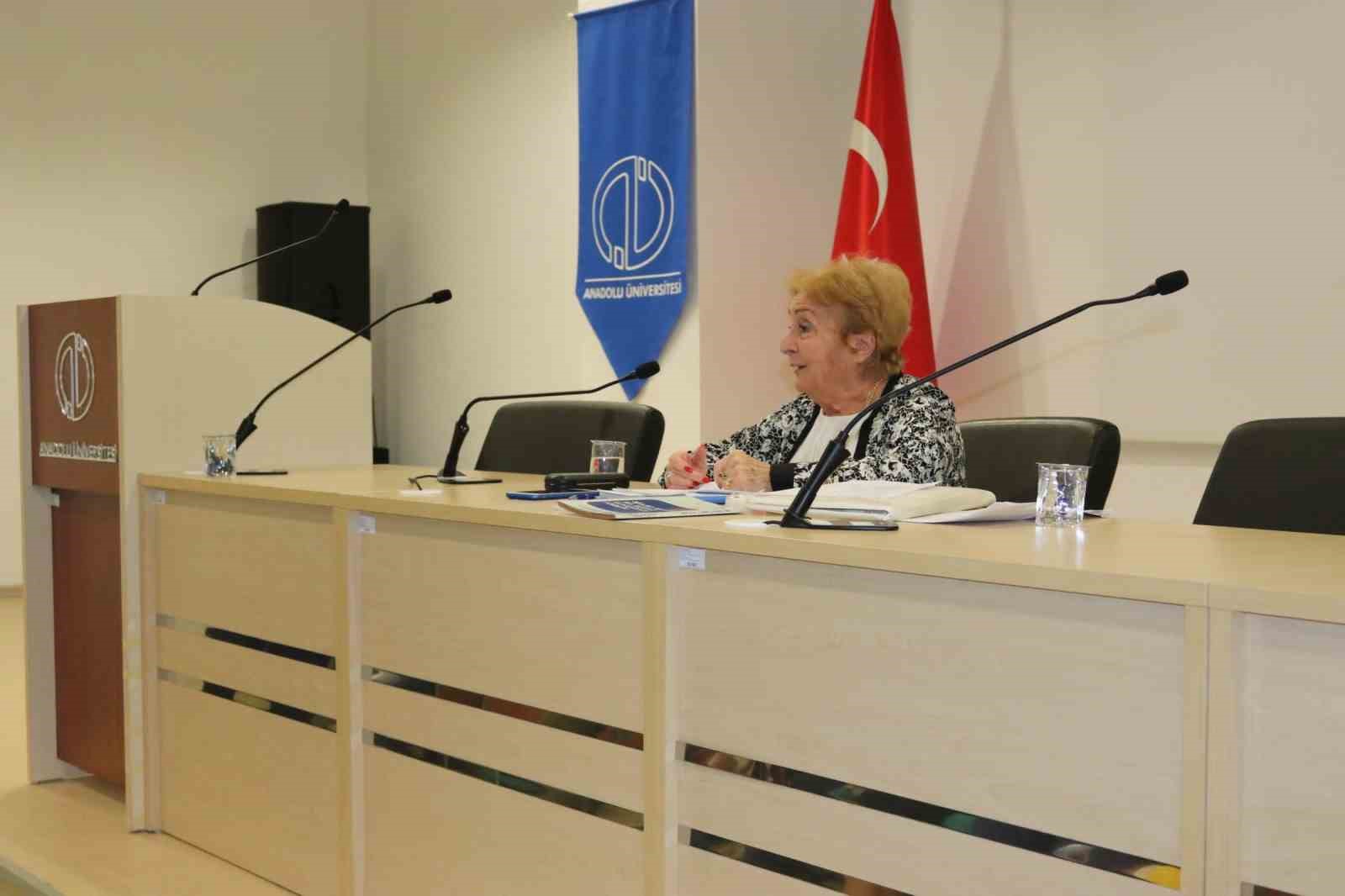 prof-dr-onural-goethe-ve-kafka-konferanslari-ile-egitim-fakultesine-konuk-oldu