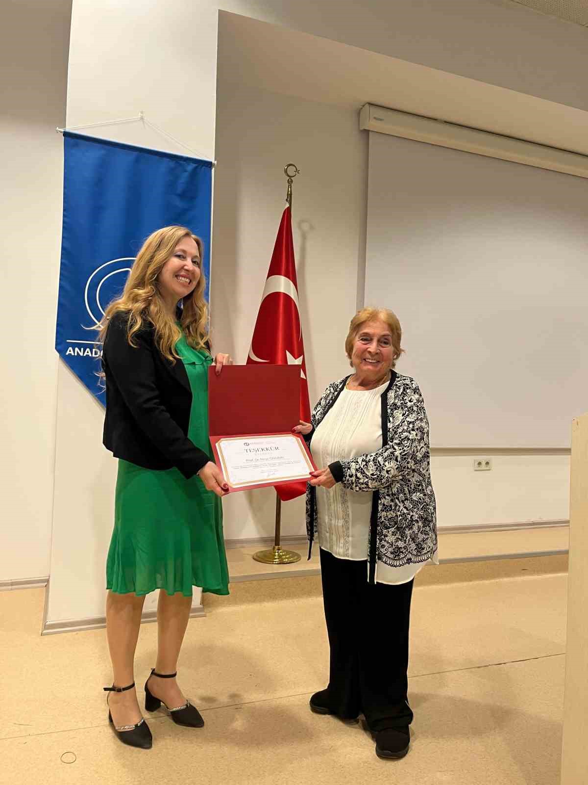 prof-dr-onural-goethe-ve-kafka-konferanslari-ile-egitim-fakultesine-konuk-oldu