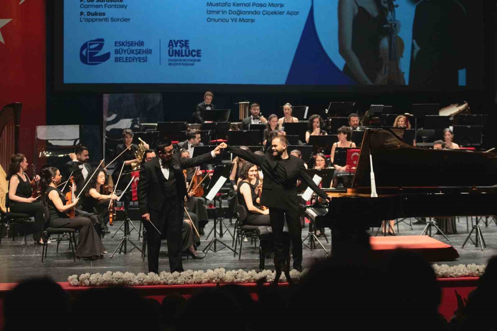 senfoni-orkestrasindan-coskulu-19-mayis-konseri
