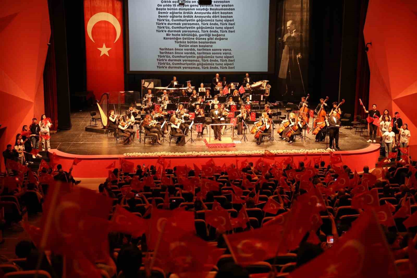 senfoni-orkestrasindan-coskulu-19-mayis-konseri