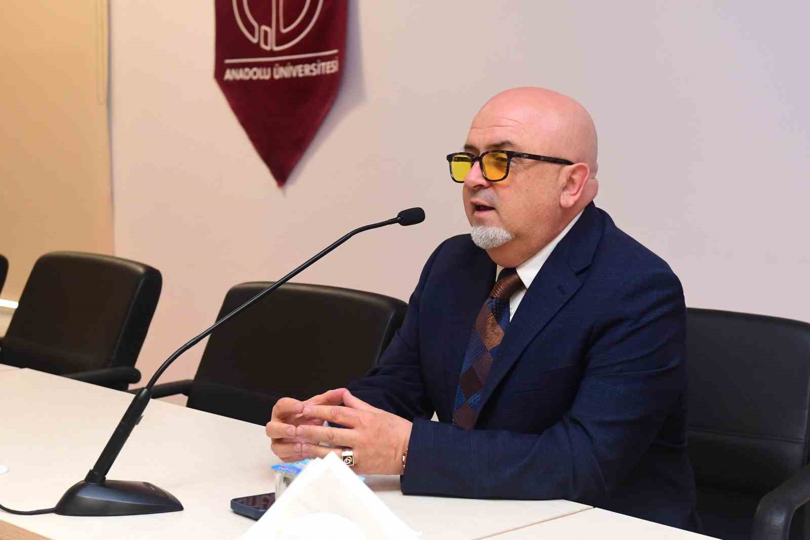 sinema-genel-muduru-birol-guven-eskisehir-uluslararasi-film-festivalinde-ogrencilerle-bir-araya-geldi