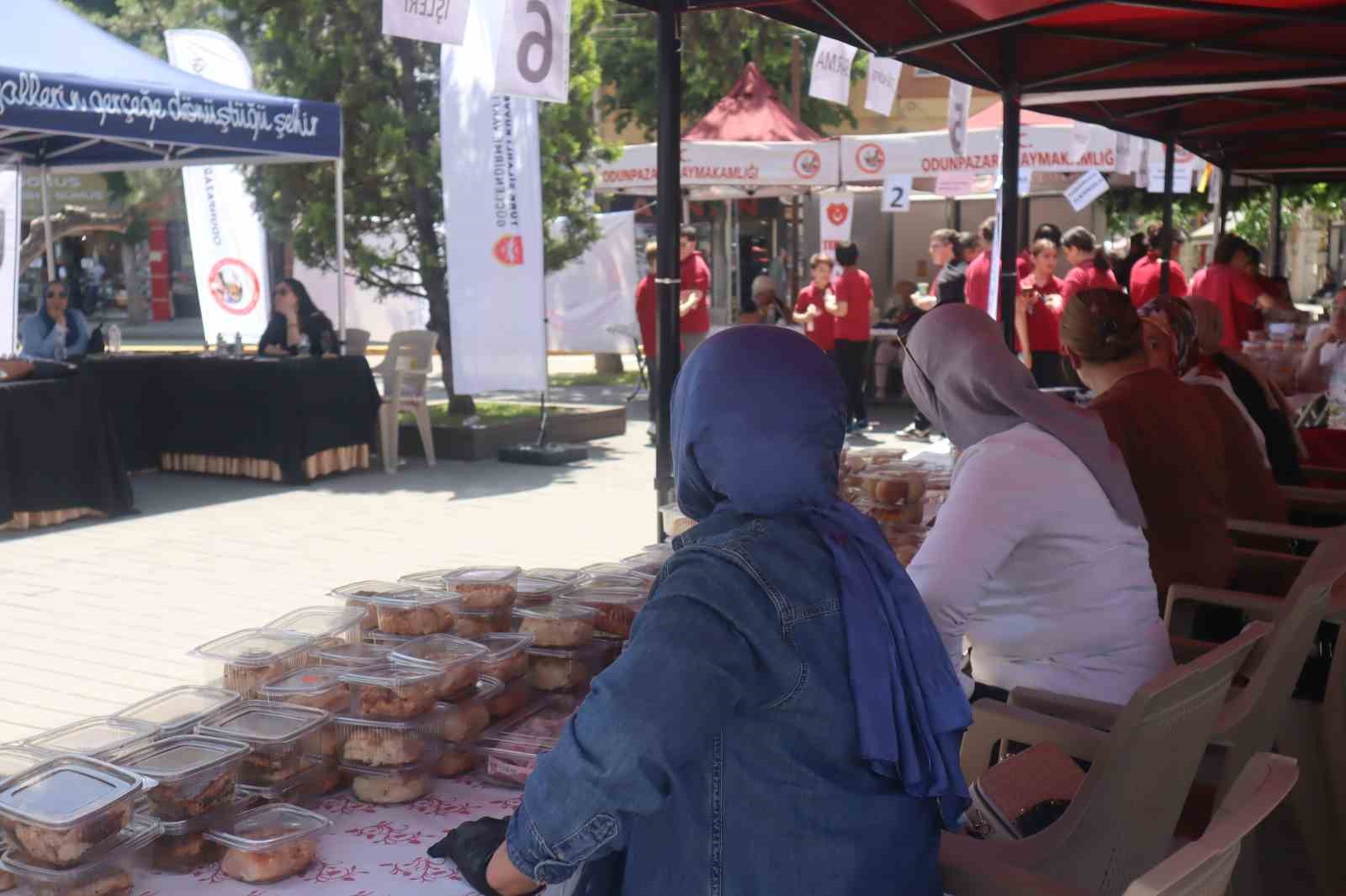 turk-silahli-kuvvetlerini-guclendirme-vakfi-hayir-panayiri-duzenledi