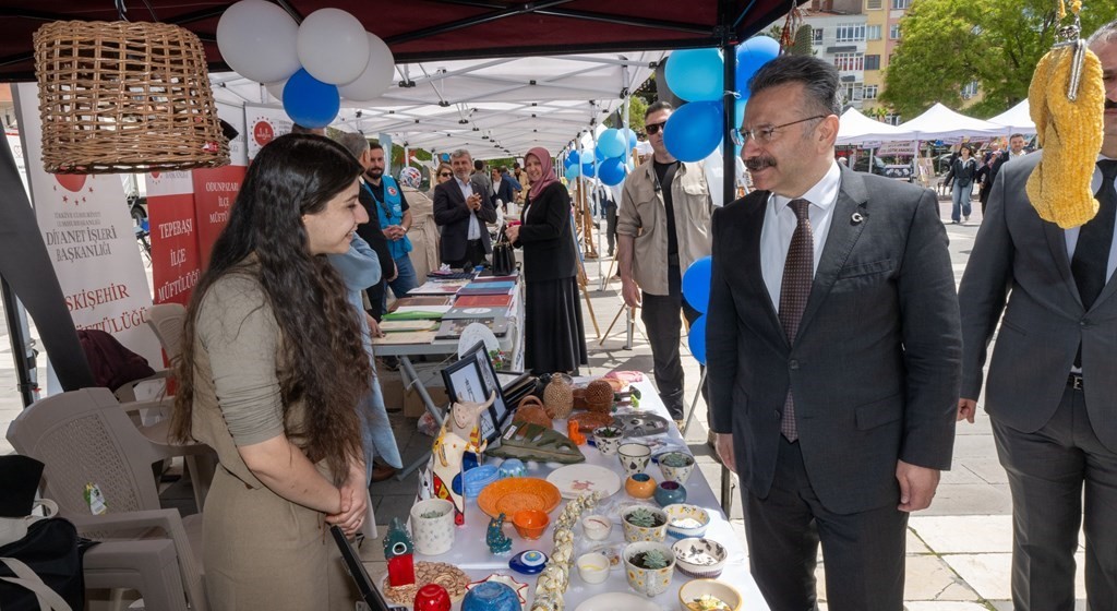vali-aksoydan-engelsiz-hayir-panayirina-ziyaret