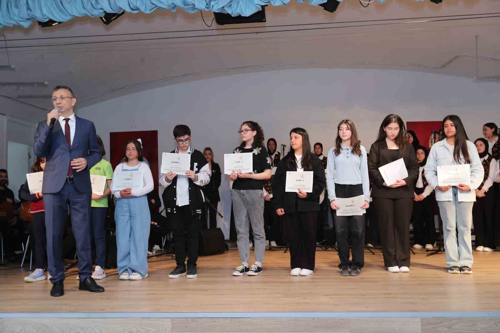 yunus-emre-bir-nefes-yunus-programi-ile-anildi