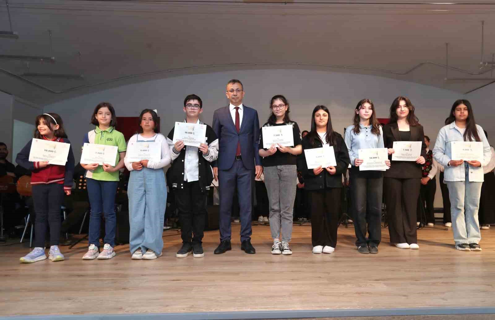yunus-emre-bir-nefes-yunus-programi-ile-anildi