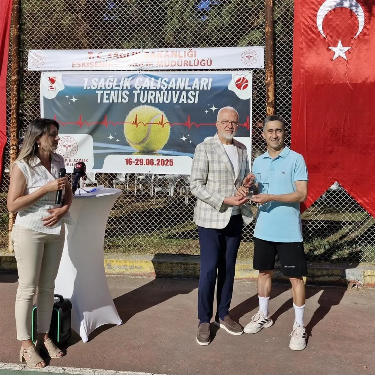 1-saglik-calisanlari-tenis-turnuvasi-kupa-toreniyle-sona-erdi