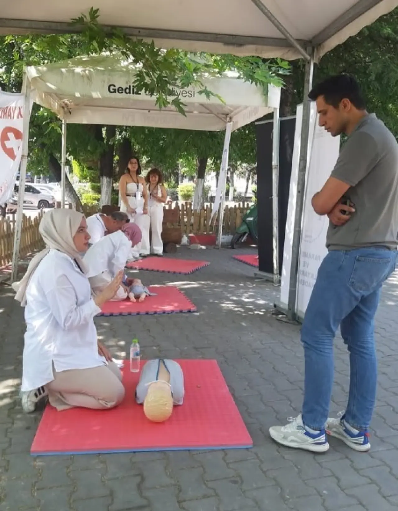 gediz-saglik-hizmetleri-myo-ogrencileri-bilgisiyle-odul-kazandi