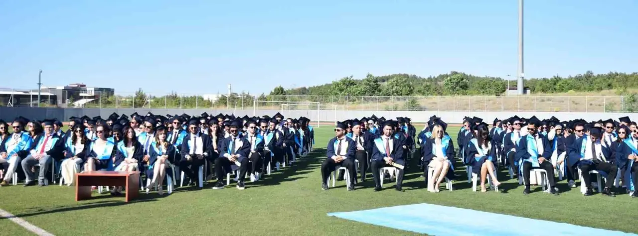 esogu-tip-fakultesi-2025-mezunlarini-verdi
