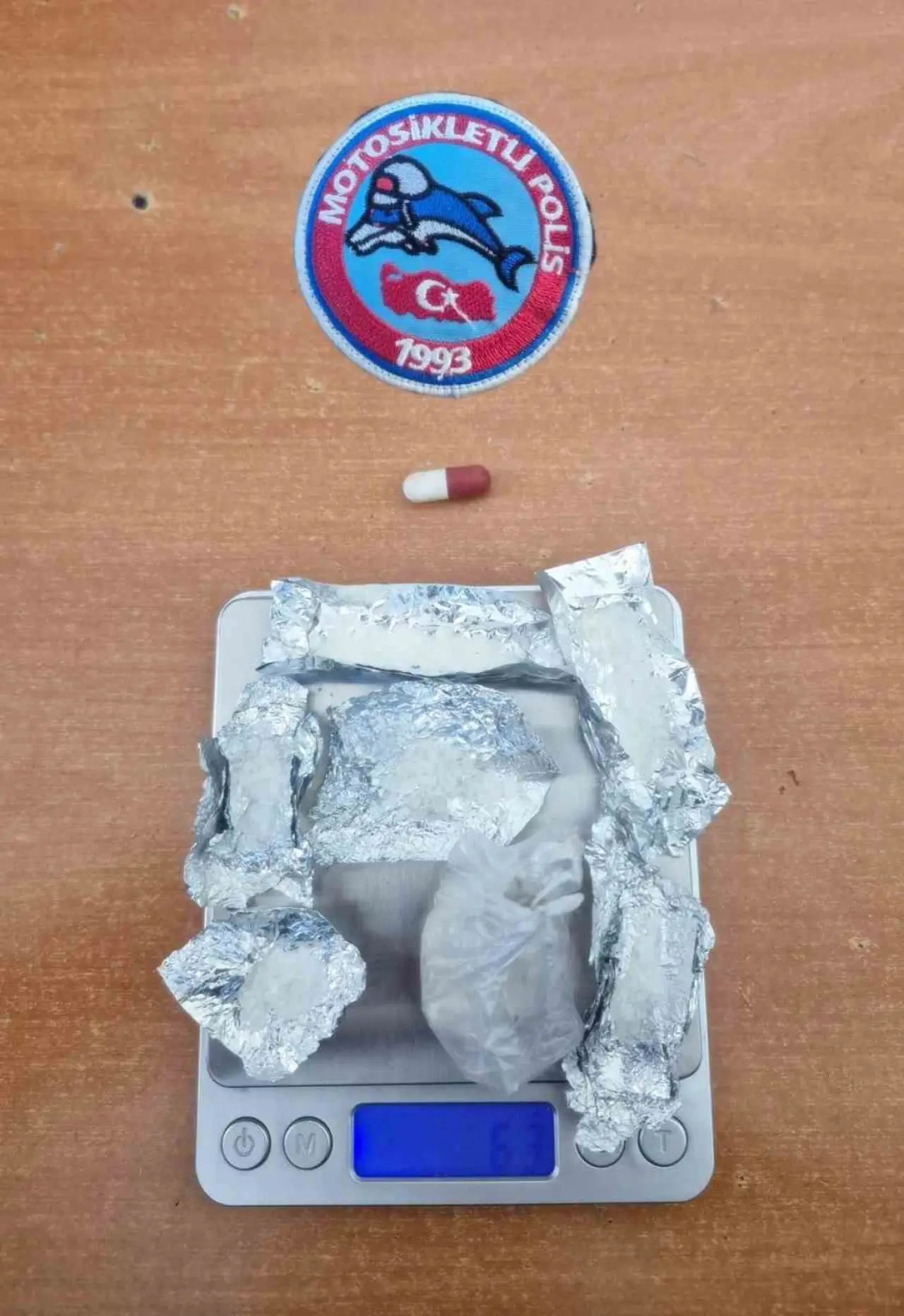 polis-bir-hafta-boyunca-yaptigi-denetimlerde-uyusturucu-bicak-ve-silah-ele-gecirdi