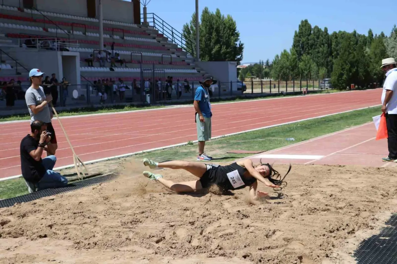 gorme-engelliler-atletizm-turkiye-sampiyonasi-suruyor