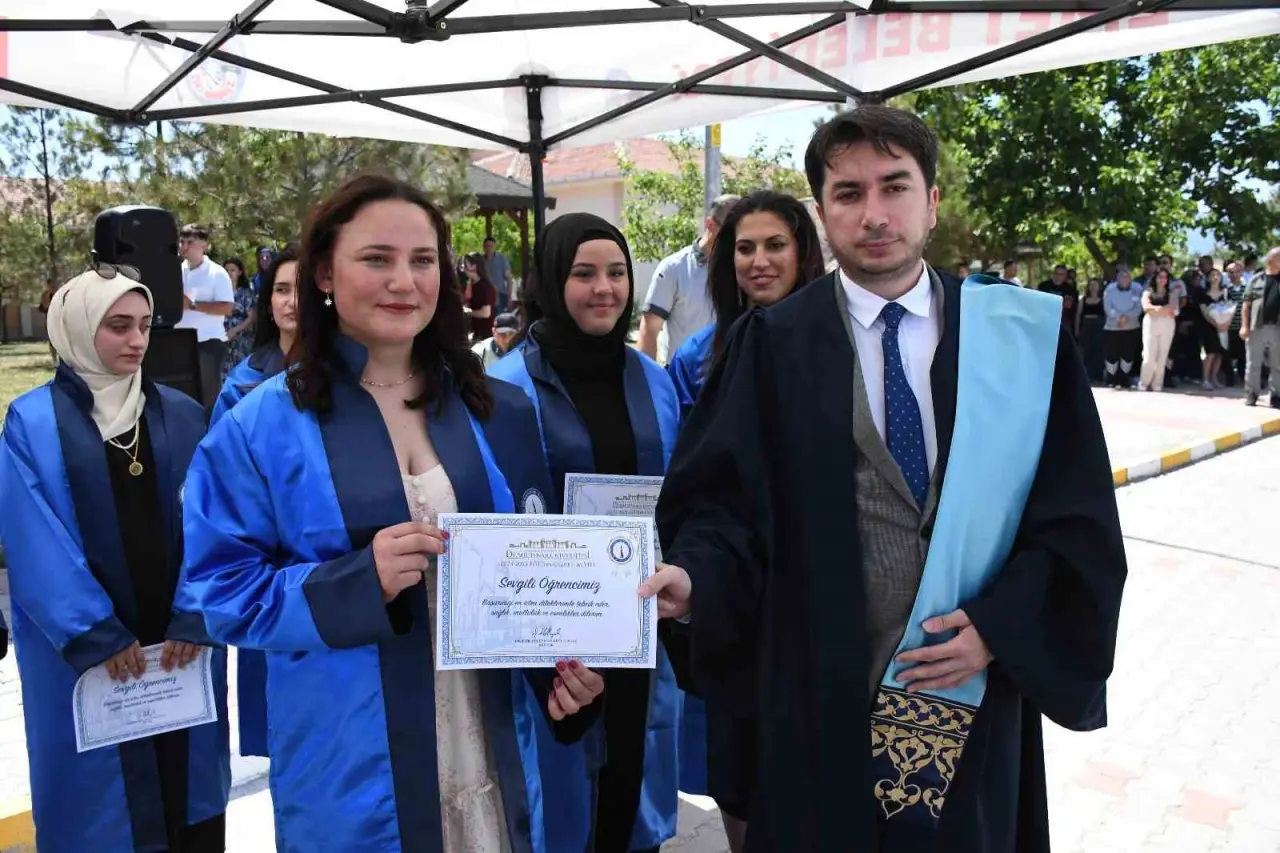 emet-myoda-mezuniyet-coskusu
