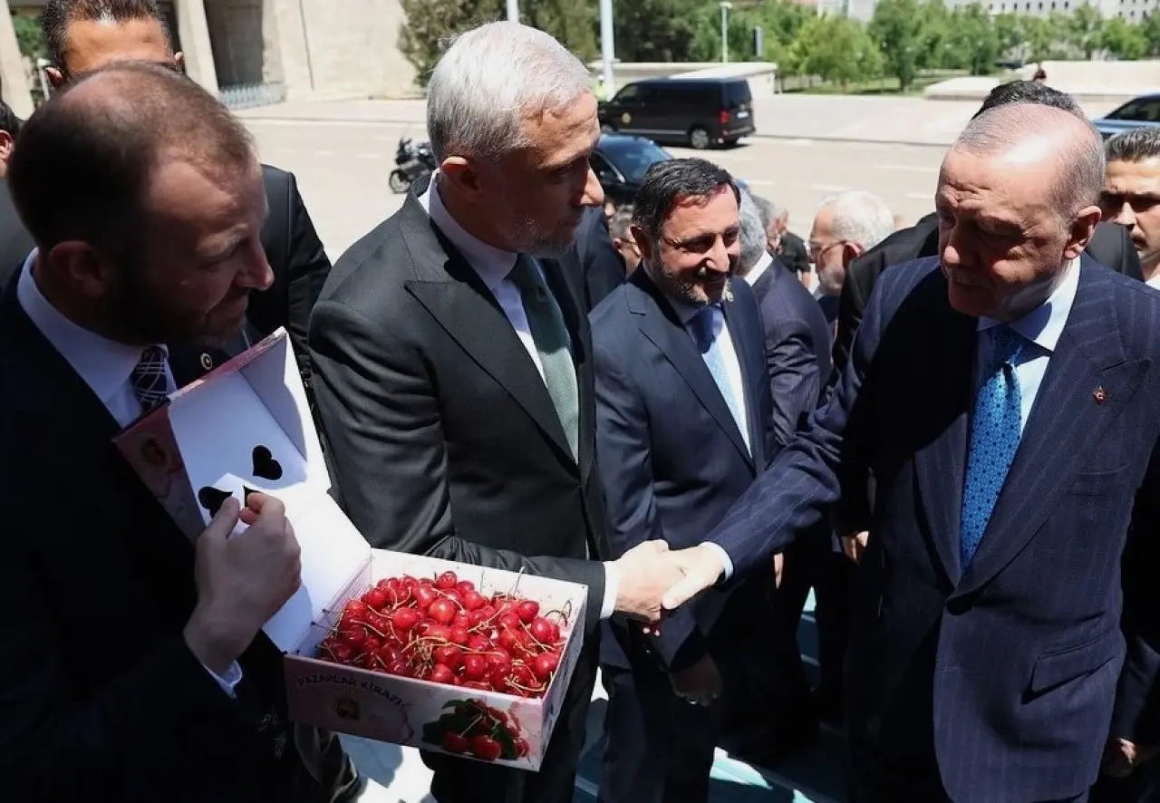 milletvekillerinden-cumhurbaskani-erdogana-kutahya-kirazi-ikrami