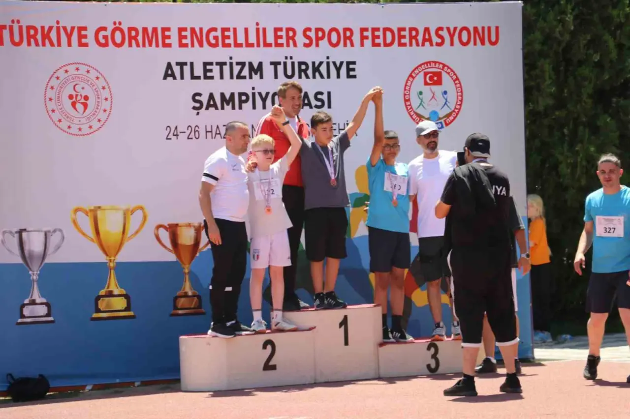 gorme-engelliler-atletizm-turkiye-sampiyonasi-suruyor