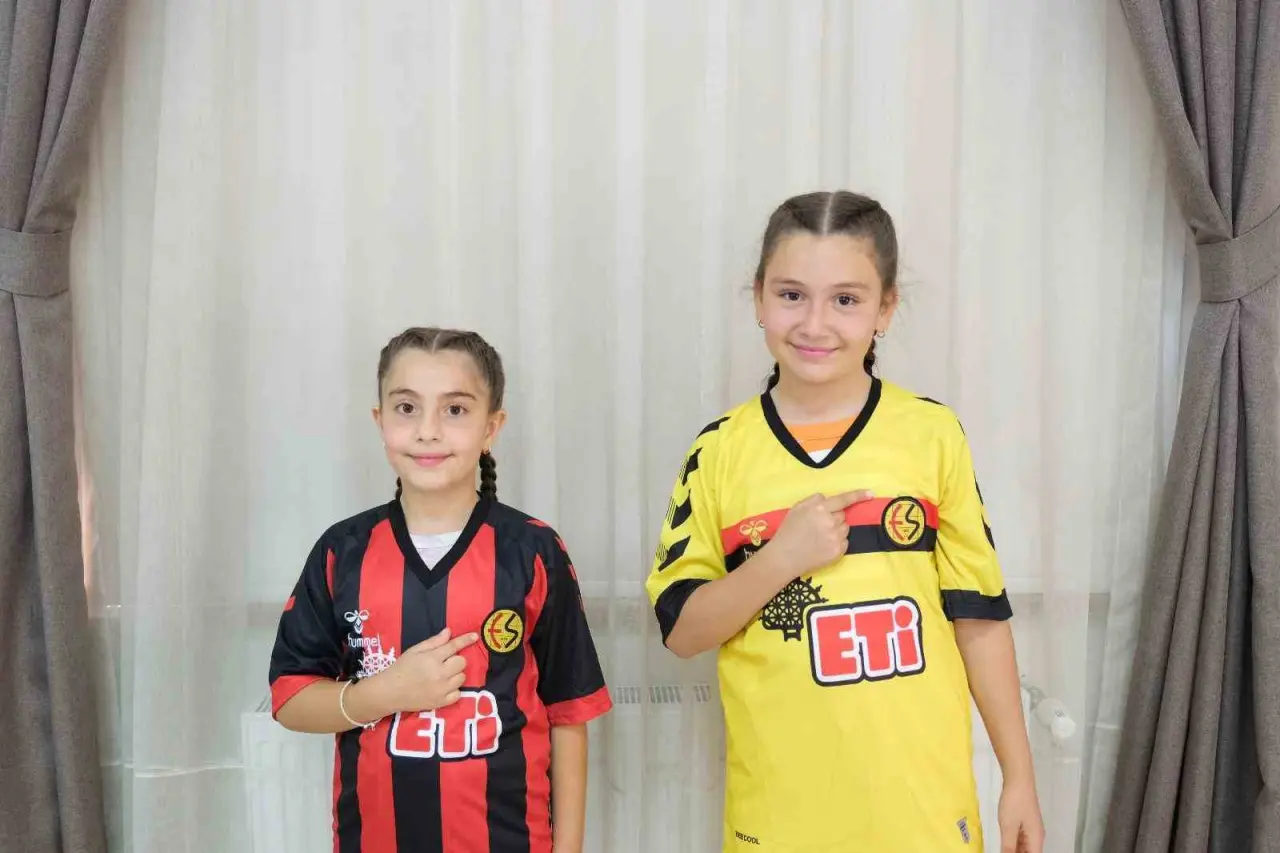 baskan-dokmeciden-eskisehirspor-formasi-hediye