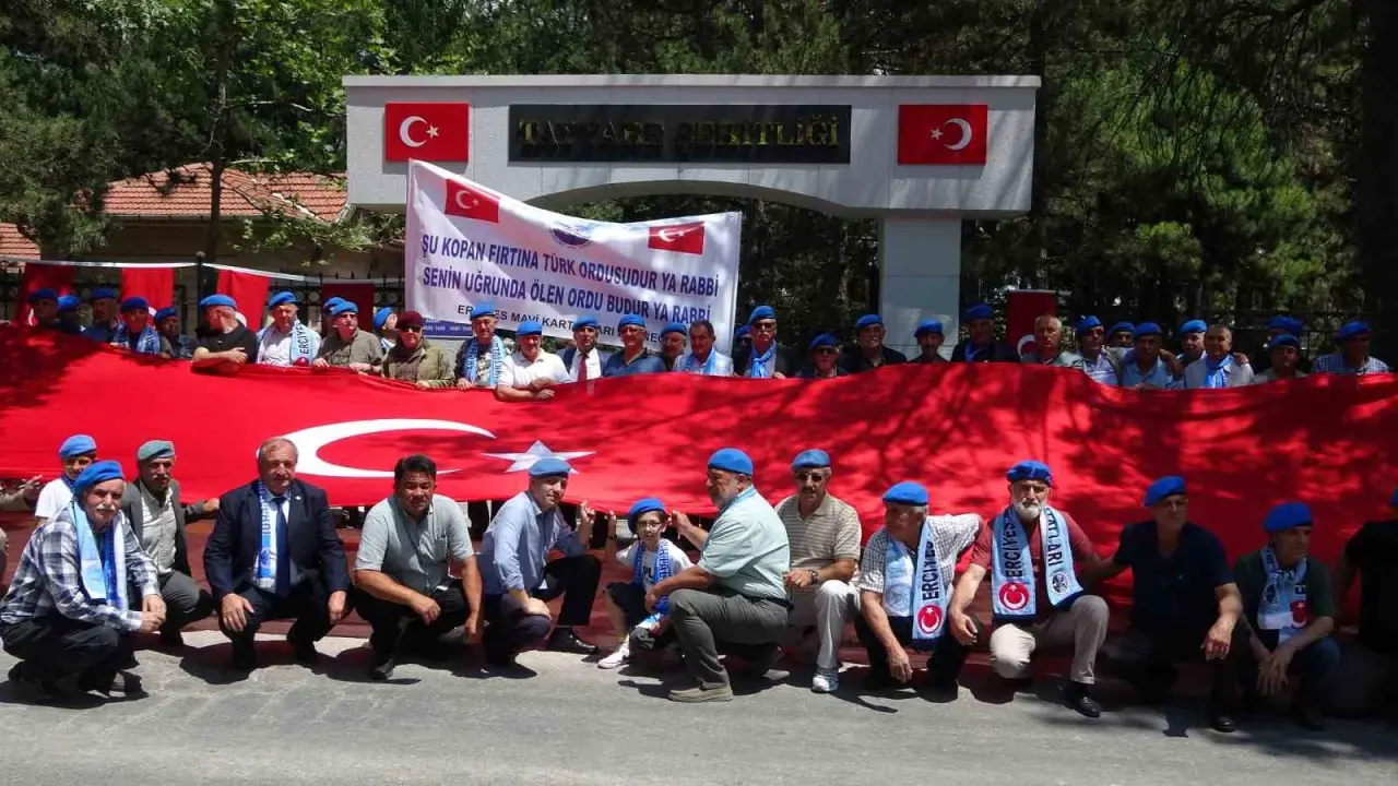 erciyes-mavi-kartallari-kutahyada-sehit-aileleriyle-bulustu