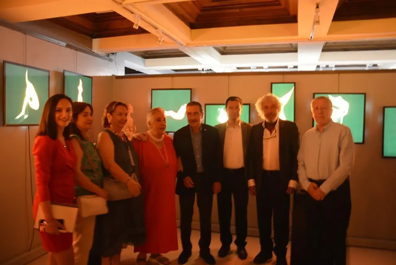 ates-kadinlar-sergisi-sanatseverlerle-bulustu