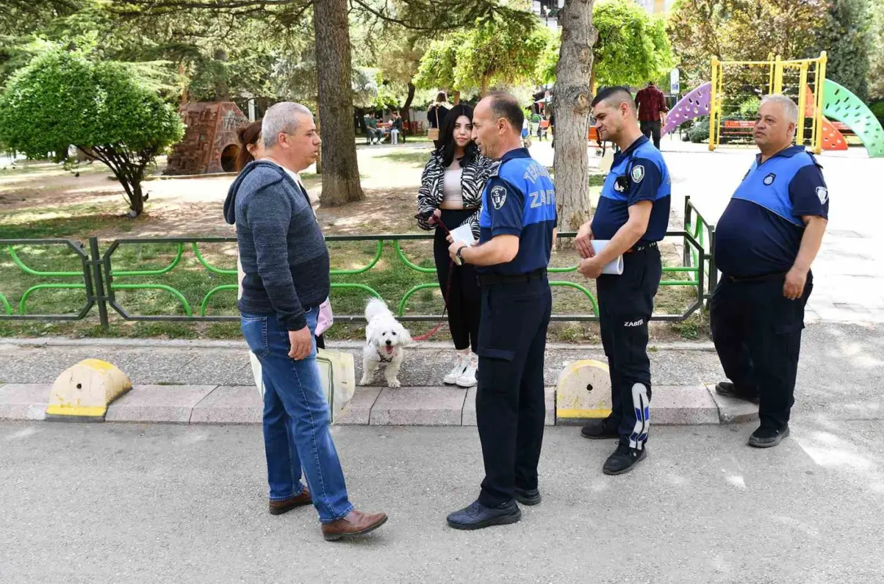yerlere-sigara-izmariti-cop-atan-62-vatandasa-183-bin-86-lira-para-cezasi-uygulandi