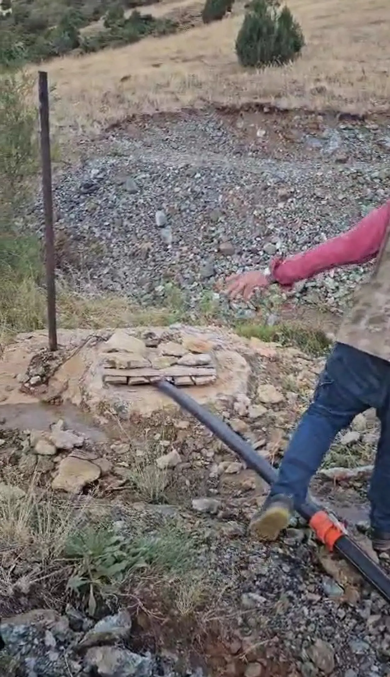 kacak-kazi-ile-koyden-koye-su-goturduler-hayvanlar-susuz-kaldi