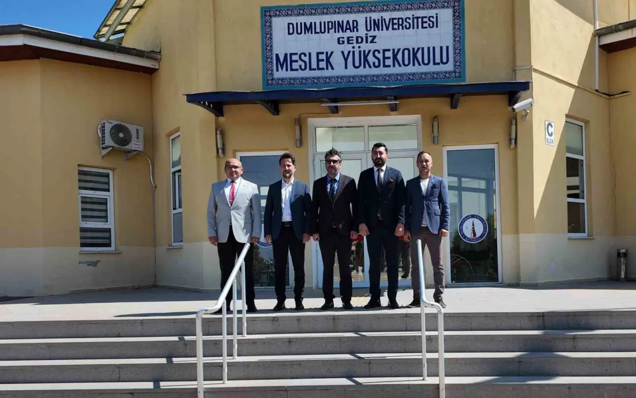 gediz-meslek-yuksekokulunda-mudurluk-devir-teslim-toreni