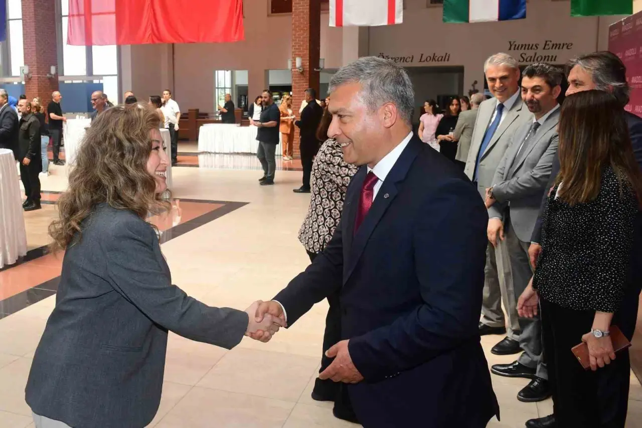 anadolu-universitesi-bayramlasma-toreninde-bir-araya-geldi