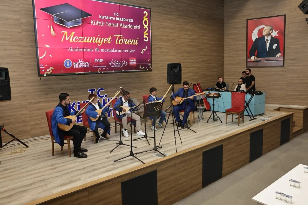 kultur-sanat-akademisi-ilk-mezunlarini-verdi
