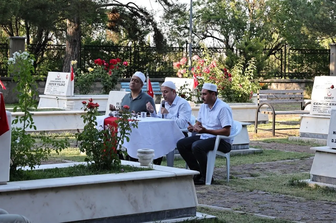 kutahyada-sehitler-icin-kuran-i-kerim-tilaveti-ve-mevlut-programi