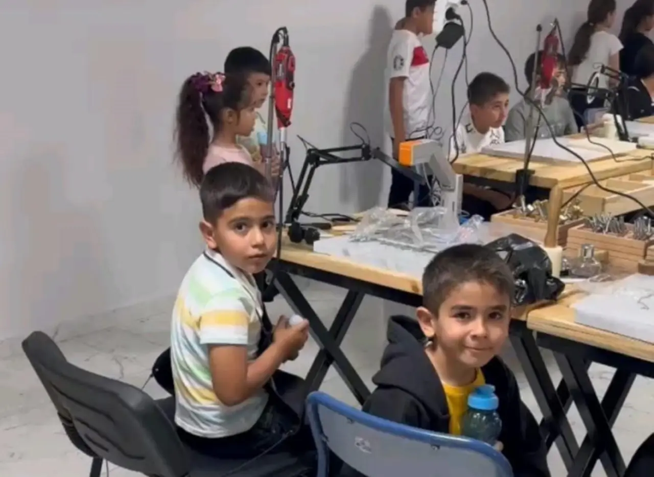 minik-ziyaretcilerden-ahmet-ulucay-muzesine-ilgi