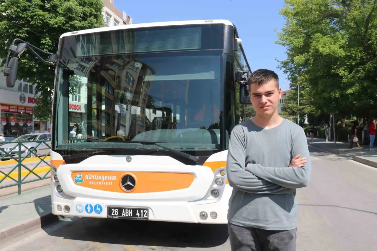 ozel-eskisehirli-gencin-tek-tutkusu-toplu-tasima-araclari