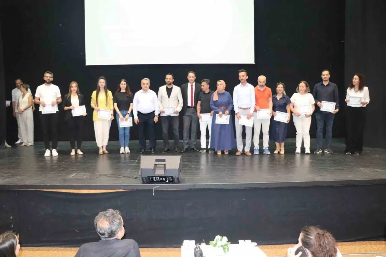 bozuyukte-ogretmenlere-basari-belgesi