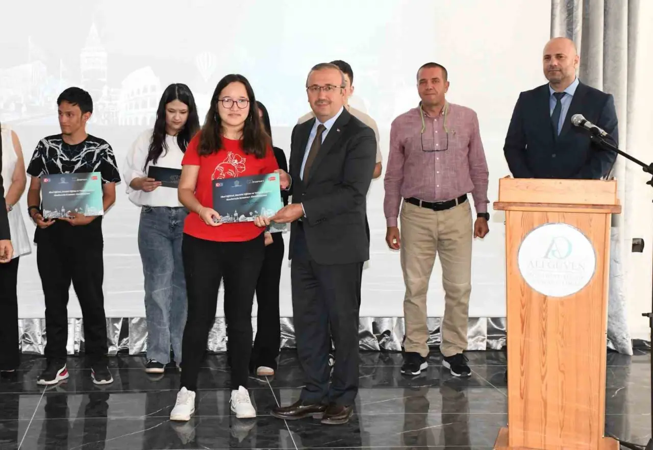 erasmus-kapanis-ve-sertifika-toreni-duzenlendi