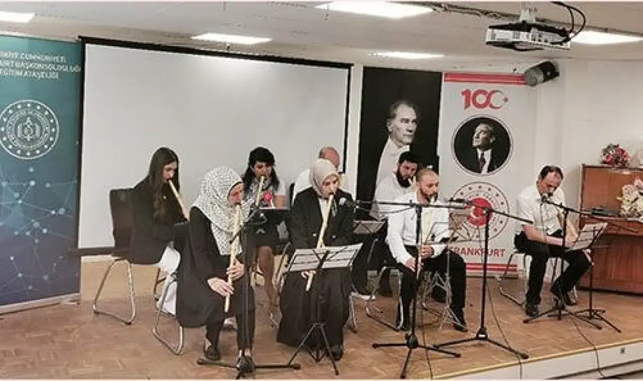almanyada-sergilenen-kutahyanin-cini-eserleri-buyuk-ilgi-gordu
