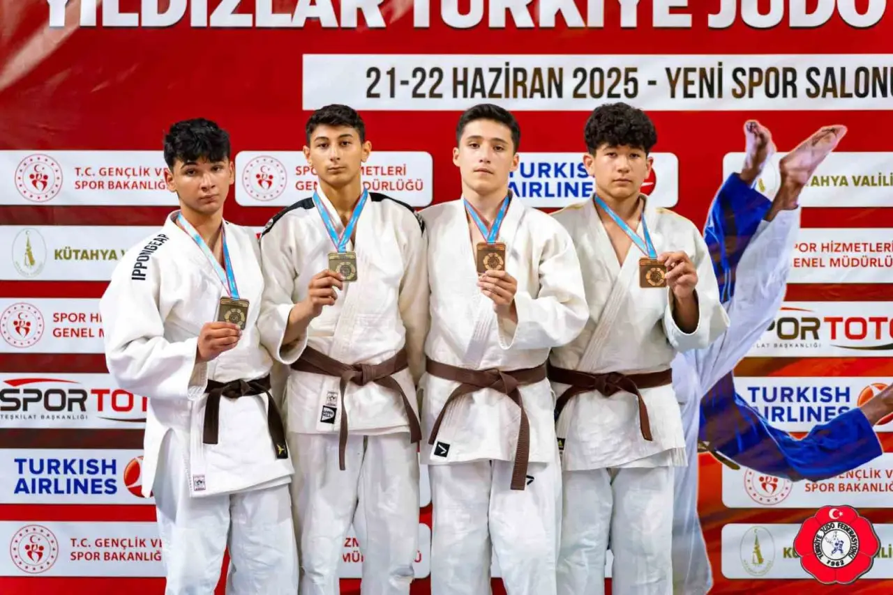ahmet-bugra-kisa-turkiye-ucuncusu-oldu