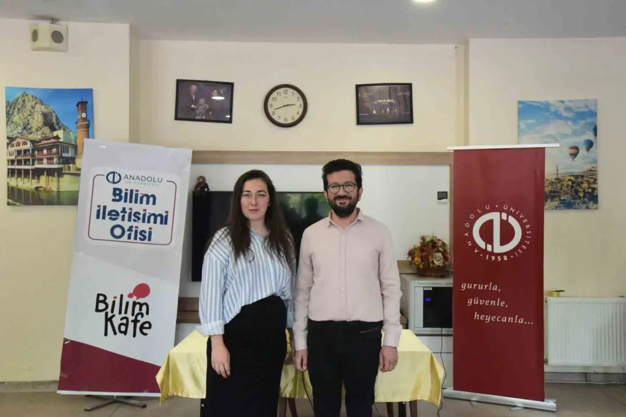 bilim-kafenin-ilk-etkinliginde-ileri-yaslarda-akilci-ilac-kullanimi-ele-alindi