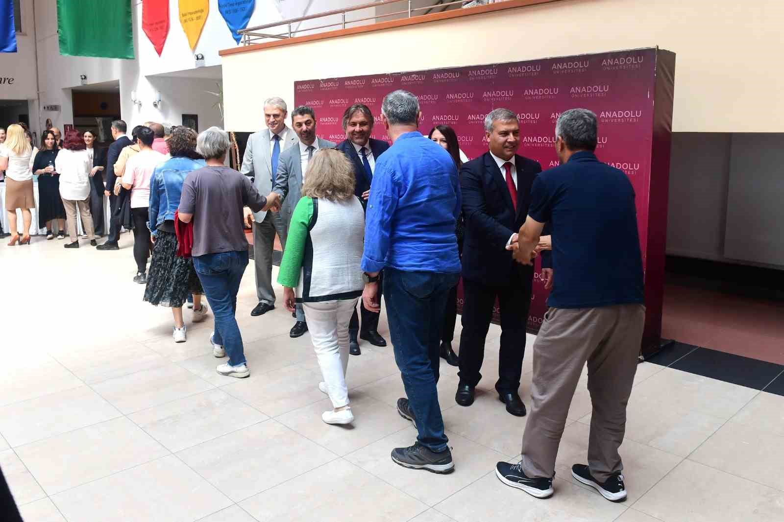anadolu-universitesi-bayramlasma-toreninde-bir-araya-geldi
