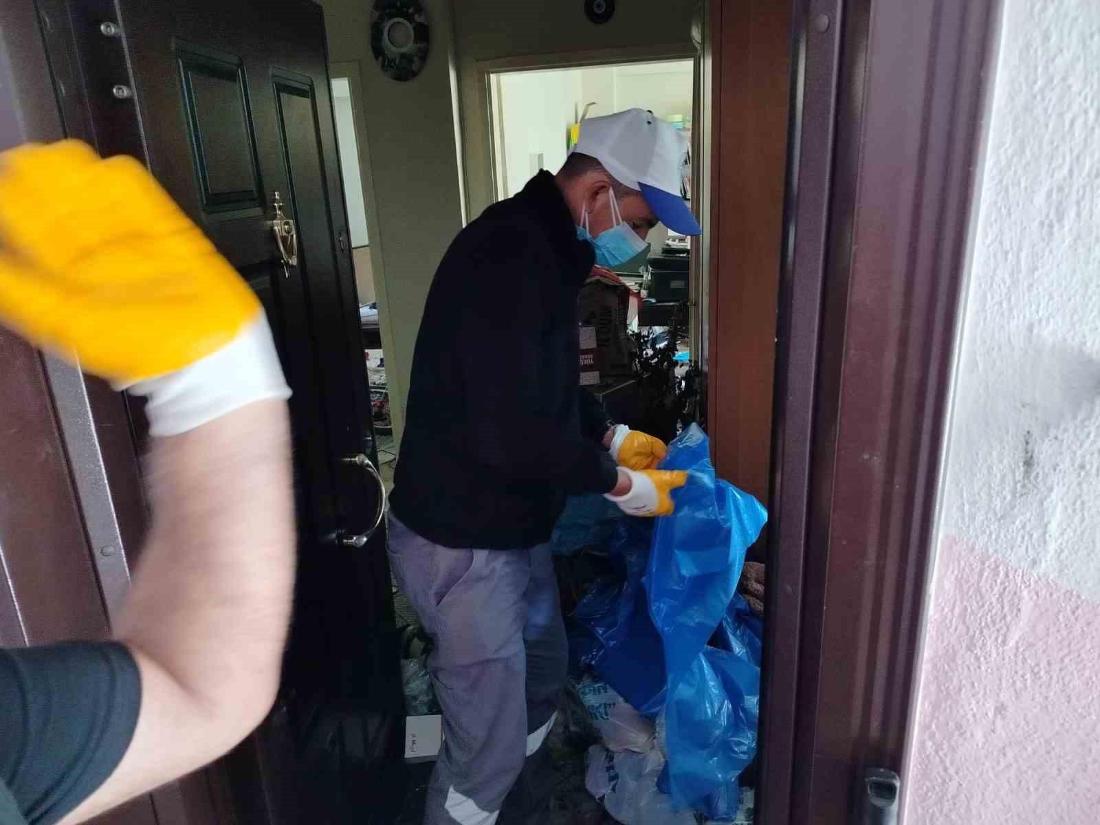 emekli-doktorun-cop-eve-donen-dairesi-temizlendi