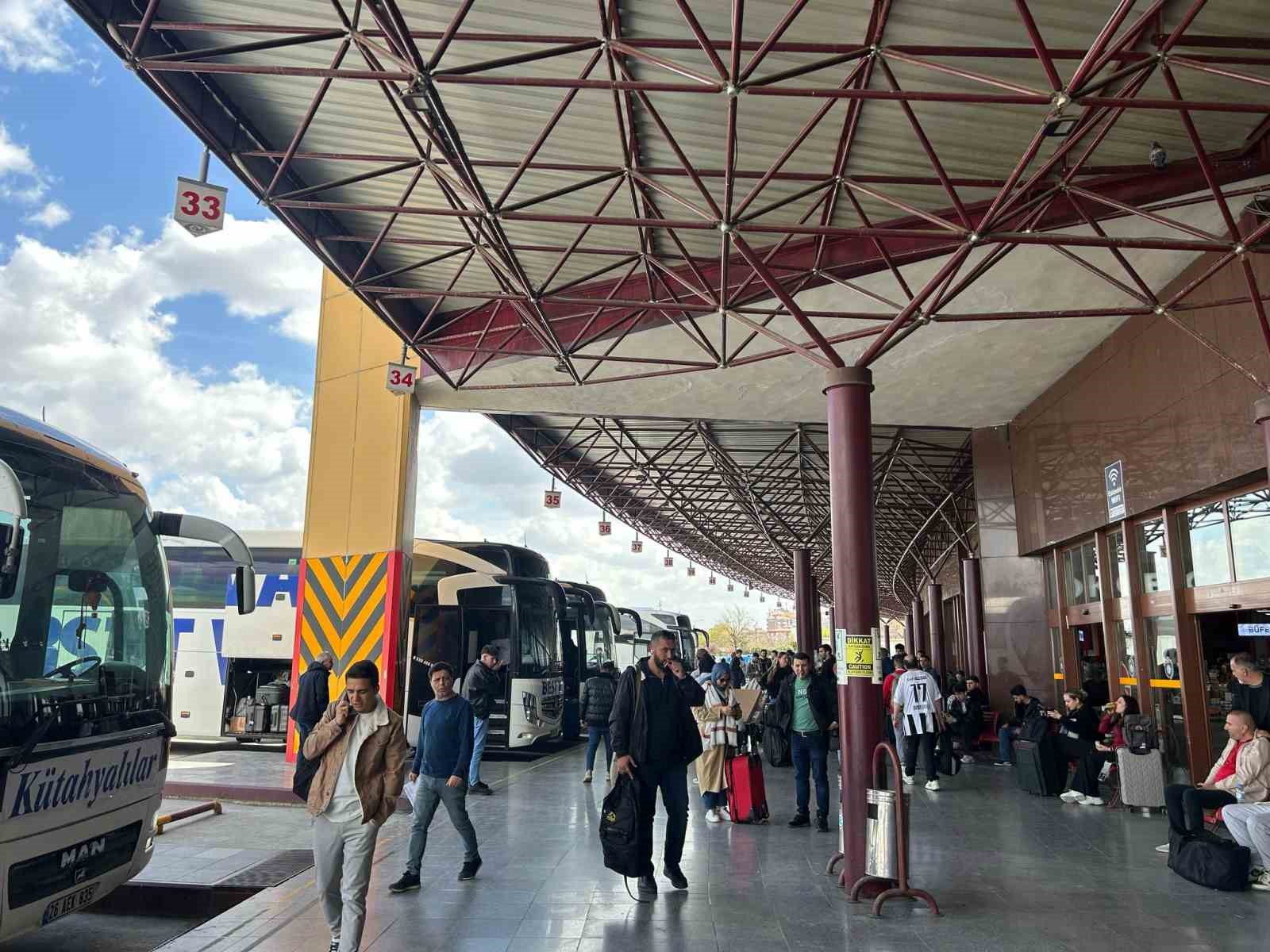 eskisehir-otogarinda-bayramda-yogunluga-karsi-ek-seferler-konuldu