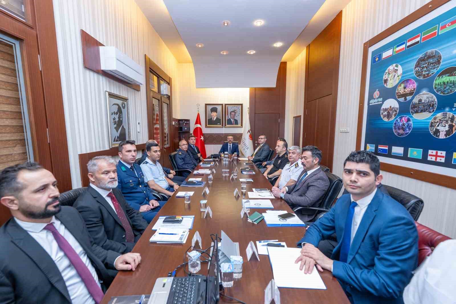eskisehir-valiliginde-il-guvenlik-ve-asayis-koordinasyon-toplantisi-gerceklesti