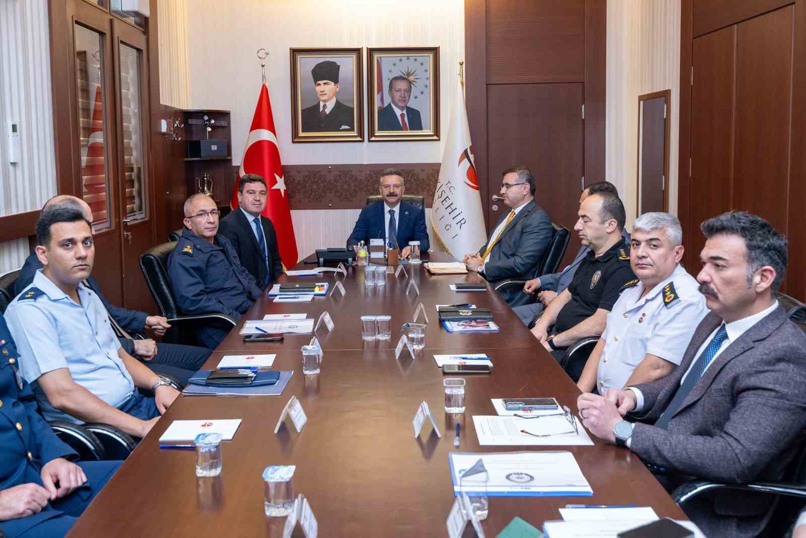 eskisehir-valiliginde-il-guvenlik-ve-asayis-koordinasyon-toplantisi-gerceklesti